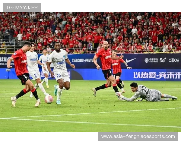 足球球星顶球精彩瞬间解析技术动作与比赛影响力